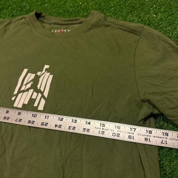 Jordan Graphic T-Shirt - Picture 3 of 5